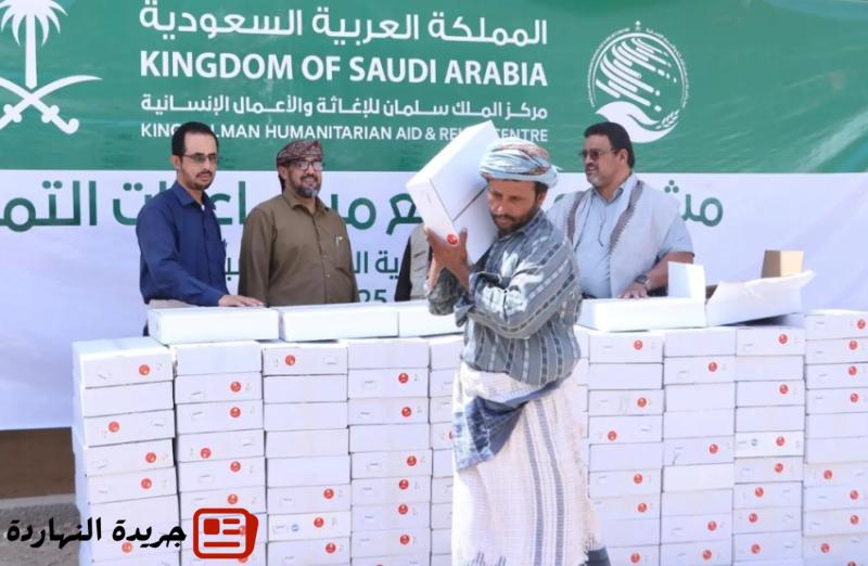 "سلمان للإغاثة" يوزع 3.000 كرتون تمر في مديريتي بيحان وعين بمحافظة شبوة 2 “سلمان للإغاثة” يوزع 3.000 كرتون تمر في مديريتي بيحان وعين بمحافظة شبوة