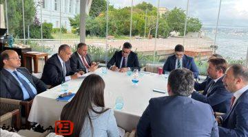 1750486803 وزير الخارجية يلتقي مجموعة من رجال الأعمال الأتراك خلال زيارته