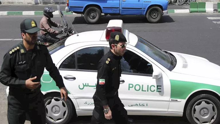 إعلام إيراني: عدد الاغتيالات انخفض بنسبة 85% خلال فترات انقطاع الإنترنت 2 إعلام إيراني: عدد الاغتيالات انخفض بنسبة 85% خلال فترات انقطاع الإنترنت