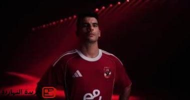 إمام عاشور يستقبل زيزو فى معسكر الأهلى بالأحضان.. فيديو
