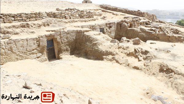 الكشف عن ثلاثة مقابر جديدة بجبانة قبة الهوا بأسوان 2 الكشف عن ثلاثة مقابر جديدة بجبانة قبة الهوا بأسوان