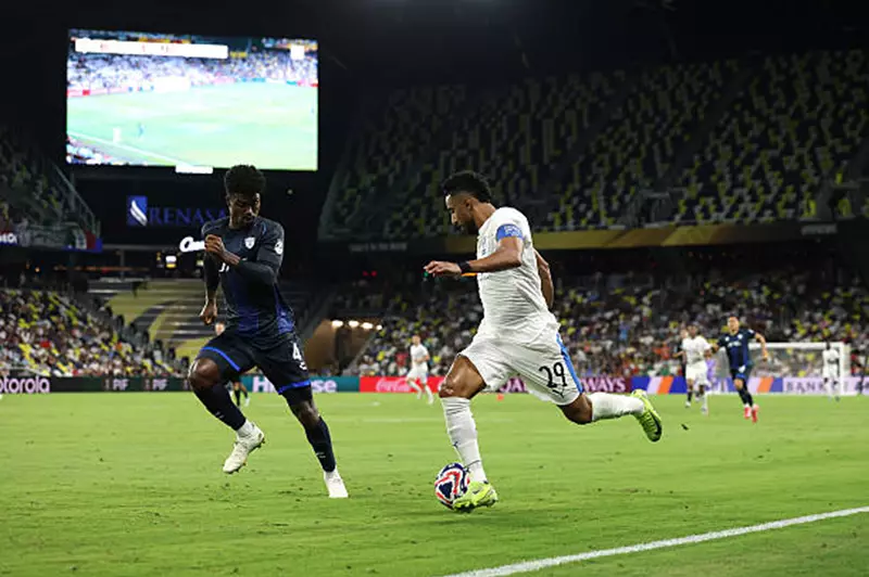 الهلال يعلن تفاصيل إصابة سالم الدوسري وموقفه من مواجهة السيتي 2 الهلال يعلن تفاصيل إصابة سالم الدوسري وموقفه من مواجهة السيتي