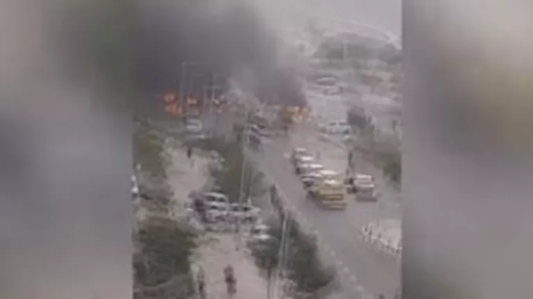 بسبب صاروخ إيراني.. حريق قرب مبنى "مايكروسوفت" في إسرائيل 2 بسبب صاروخ إيراني.. حريق قرب مبنى “مايكروسوفت” في إسرائيل