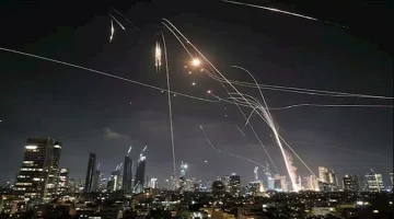 إعلان وقف إطلاق النار إسرائيل تزعم رصد دفعة صاروخية.webp