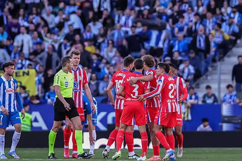 تشكيل أتلتيكو مدريد.. 3 تعديلات أمام سياتل.. وألفاريز يقود الهجوم 2 تشكيل أتلتيكو مدريد.. 3 تعديلات أمام سياتل.. وألفاريز يقود الهجوم