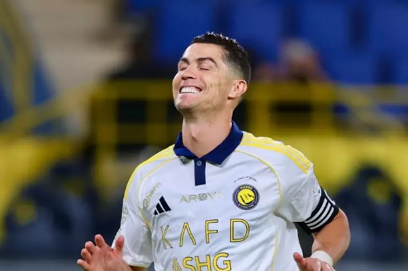 تقارير: رونالدو يتفق مع النصر على تجديد عقده 2 تقارير: رونالدو يتفق مع النصر على تجديد عقده