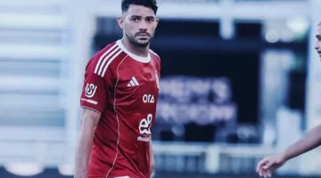 الأهلي ياسر إبراهيم أصيب خلال مباراة بالميراس وأحمد رمضان.webp