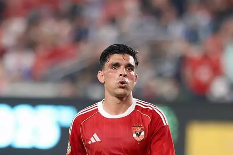 "كنتم السند الأول".. بنشرقي يوجه رسالة إلى جماهير الأهلي بعد توديع المونديال 2 “كنتم السند الأول”.. بنشرقي يوجه رسالة إلى جماهير الأهلي بعد توديع المونديال