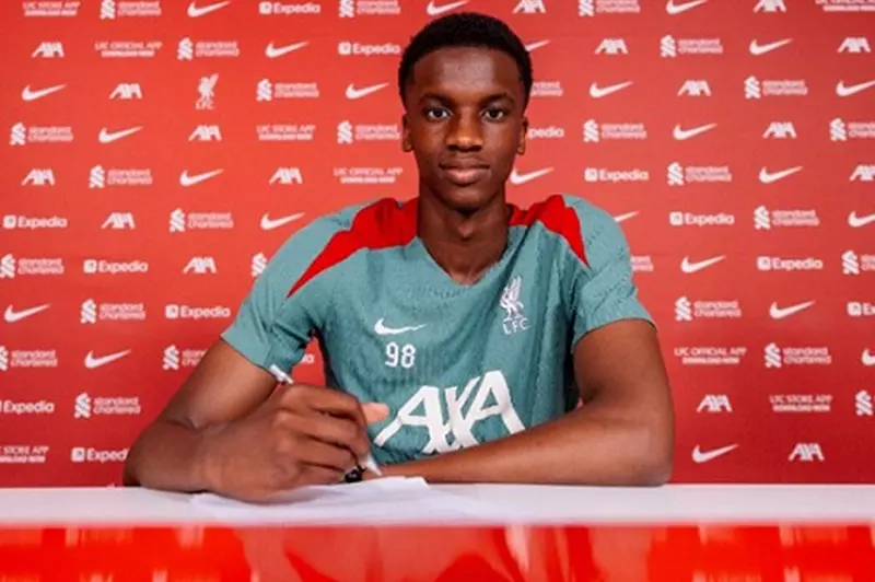 ليفربول يعلن تمديد عقد لاعب فريق الشباب 2 ليفربول يعلن تمديد عقد لاعب فريق الشباب