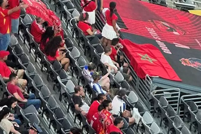 "مساندة عربية".. علم المغرب يزين مدرجات جماهير الأهلي قبل مباراة بورتو (فيديو) 2 “مساندة عربية”.. علم المغرب يزين مدرجات جماهير الأهلي قبل مباراة بورتو (فيديو)