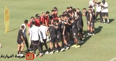ممر شرفي من لاعبي الأهلي لاستقبال زيزو في أول مران بميامي.. صورة
