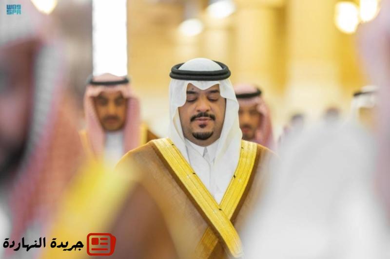 نائب أمير الرياض يؤدي صلاة الميت على الأمير مشعل بن عبدالله 2 نائب أمير الرياض يؤدي صلاة الميت على الأمير مشعل بن عبدالله