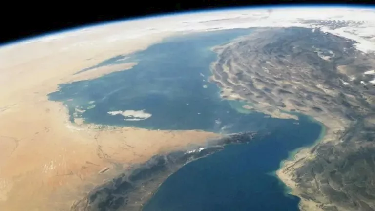 هل تستطيع إيران إغلاق مضيق هرمز وكيف سيؤثر ذلك على العالم؟ 2 هل تستطيع إيران إغلاق مضيق هرمز وكيف سيؤثر ذلك على العالم؟