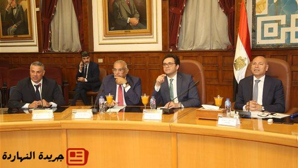 وزير الثقافة يبحث مع محافظ القاهرة التعاون في استعادة مكانة العاصمة الثقافية وإحياء منطقة المسارح بالعتبة 2 وزير الثقافة يبحث مع محافظ القاهرة التعاون في استعادة مكانة العاصمة الثقافية وإحياء منطقة المسارح بالعتبة