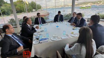 الخارجية يلتقي مجموعة من رجال الأعمال الأتراك خلال زيارته