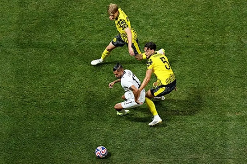 انتهى الحلم.. تعليق الصحف المكسيكية على خسارة مونتيري أمام بروسيا دورتموند