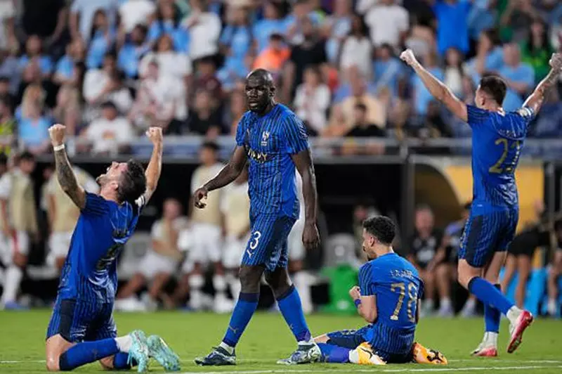 بدافع “أنا عالمي بالفعل”.. لماذا تحول الهلال من “خاسر أمام الخليج” لبطل أمام مانشستر سيتي؟