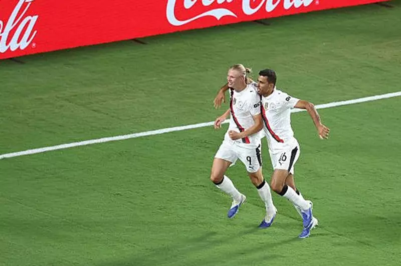 تساوى مع وسام أبو علي.. هالاند يتعادل لمانشستر سيتي أمام الهلال 2 تساوى مع وسام أبو علي.. هالاند يتعادل لمانشستر سيتي أمام الهلال