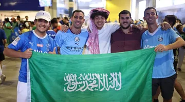 بين الجماهير أجواء ما قبل مباراة الهلال ومانشستر سيتي.webp