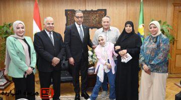 الفيوم يُكرّم طالبة متفوقة من ذوي الهمم بالثانوية العامة