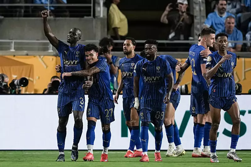 مليونا ريال مكافأة للاعبي الهلال بعد إقصاء السيتي في مونديال الأندية 2 مليونا ريال مكافأة للاعبي الهلال بعد إقصاء السيتي في مونديال الأندية