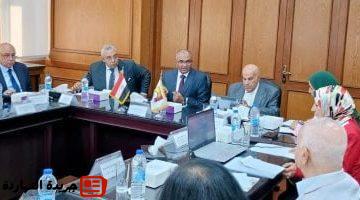 وزير الإسكان يجتمع مع اللجنة التنسيقية العليا لتحديث أكواد