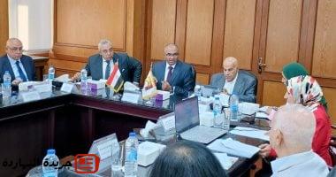 نائب وزير الإسكان يجتمع مع اللجنة التنسيقية العليا لتحديث أكواد مياه الشرب والصرف