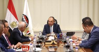 إقتصاد : 
                                            وزير قطاع الأعمال العام يلتقى ممثلى الاتحاد العام لنقابات عمال مصر بالشركات القابضة
