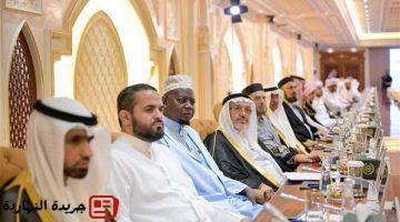 يدشِّن حزمة من المشروعات القرآنية الرائدة لرابطة العالم الإسلامي