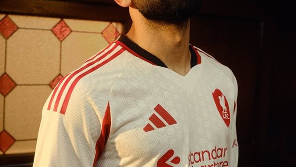 سيشن خاص.. محمد صلاح يتصدر الإعلان الرسمي لقمصان ليفربول الجديدة