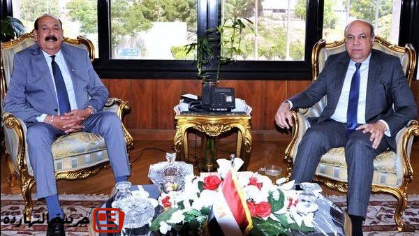 وزير الطيران يستقبل رئيس اتحاد المصريين بأمريكا لبحث دعم خدمات النقل الجوي للجالية المصرية